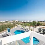 Protara Chrysos - Beautiful 5 Bedroom - Walking Distance *