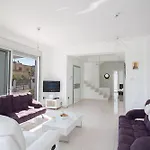 Protara Chrysos - Beautiful 5 Bedroom - Walking Distance Βίλα