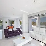 Βίλα Protara Chrysos - Beautiful 5 Bedroom - Walking Distance *