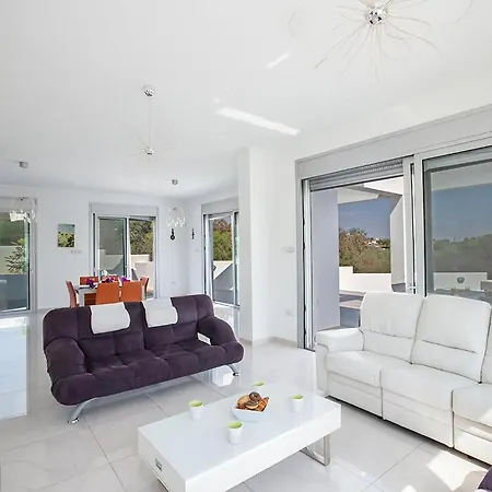 Protara Chrysos - Beautiful 5 Bedroom - Walking Distance To Fig Tree Bay ヴィラ プロタラス