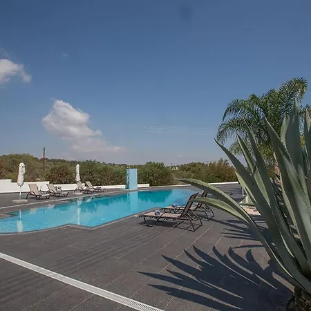 Protara Chrysos - Beautiful 5 Bedroom - Walking Distance Villa