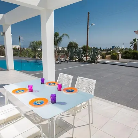 Villa Protara Chrysos - Beautiful 5 Bedroom - Walking Distance *