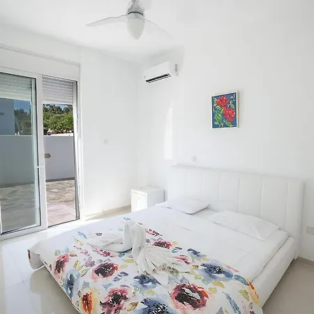 Villa Protara Chrysos - Beautiful 5 Bedroom Protaras Villa - Walking Distance To Fig Tree Bay Protaras