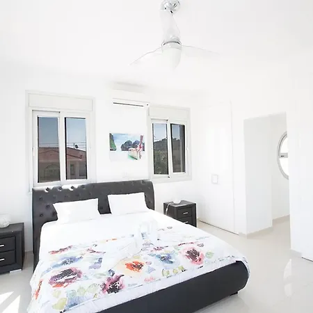 Protara Chrysos - Beautiful 5 Bedroom - Walking Distance To Fig Tree Bay