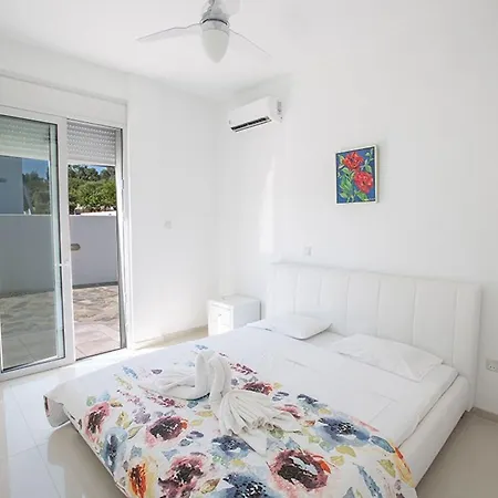 Villa Protara Chrysos - Beautiful 5 Bedroom - Walking Distance