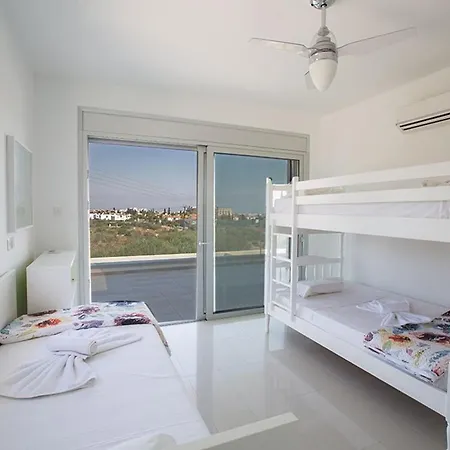 Protara Chrysos - Beautiful 5 Bedroom - Walking Distance فيلة بروتاراس