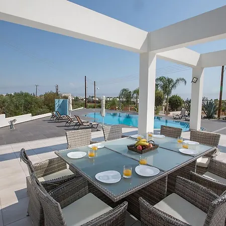 Protara Chrysos - Beautiful 5 Bedroom - Walking Distance فيلة بروتاراس